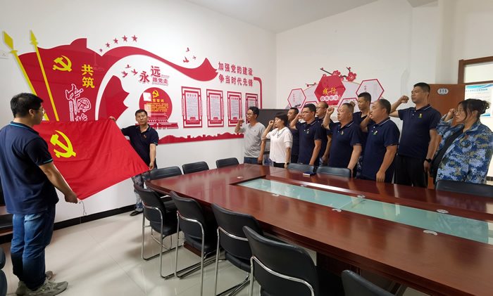 兴垦牧业党支部重温入党誓词.jpg