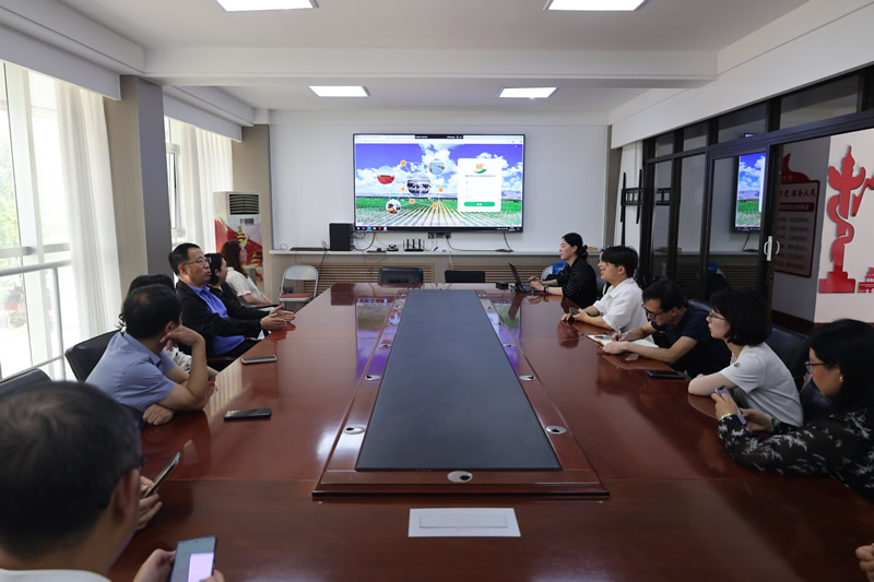 2025年5月15日工作人员为湖北农发集团展示土地信息化管理平台（王霜 摄）.JPG