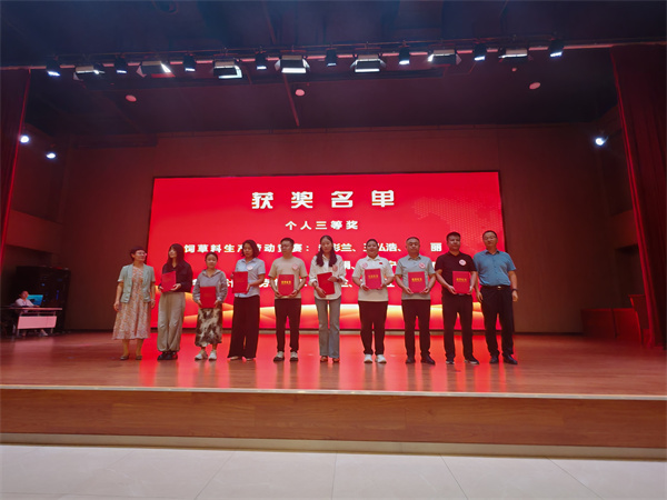宁垦草业在全区畜牧行业劳动竞赛中斩获个人三等奖.jpg 宁垦草业在全区畜牧行业劳动竞赛中斩获个人三等奖.jpg